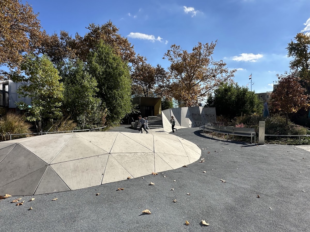 Battery Playscape - Photo 4