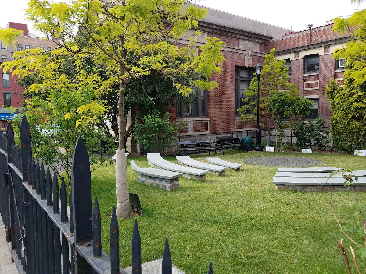 Brooklyn Public Library - Park Slope Branch - Photo 2