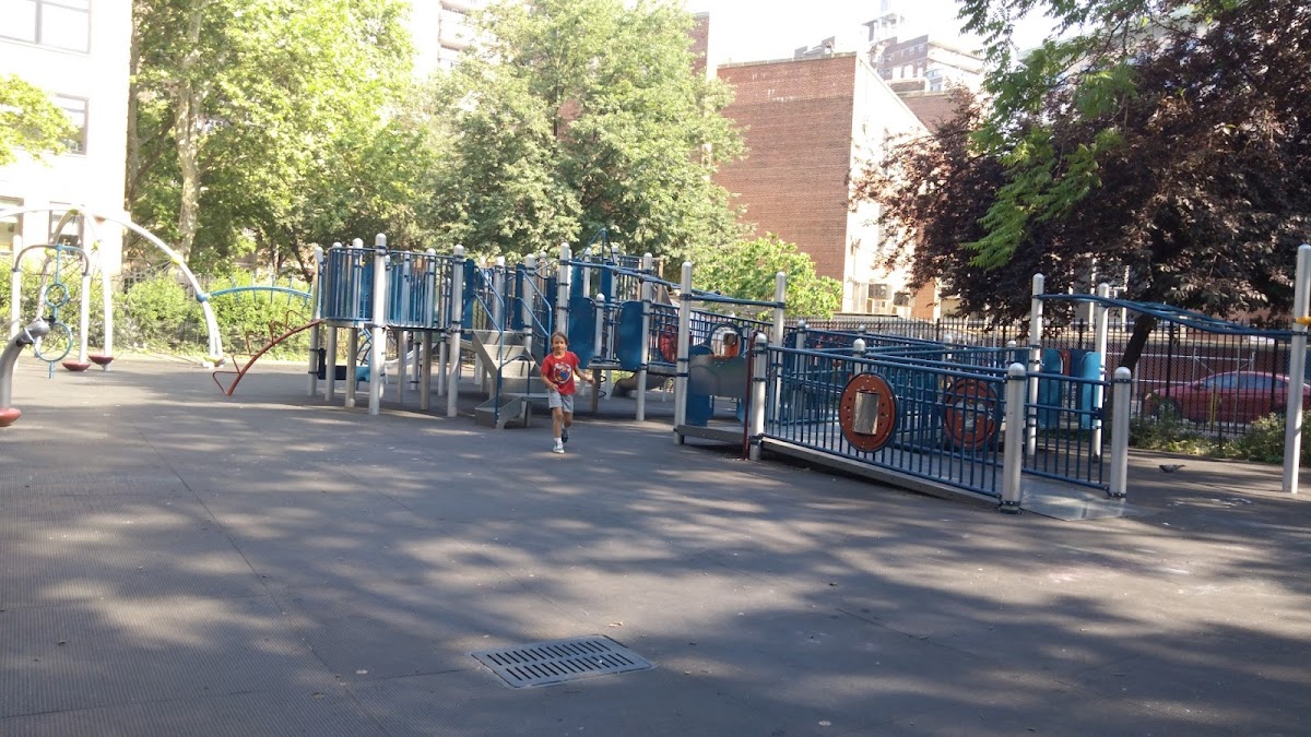 Chelsea Park Playground - Photo 3