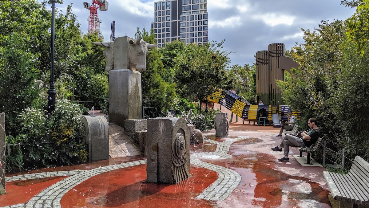 Chelsea Waterside Playground - Photo 2