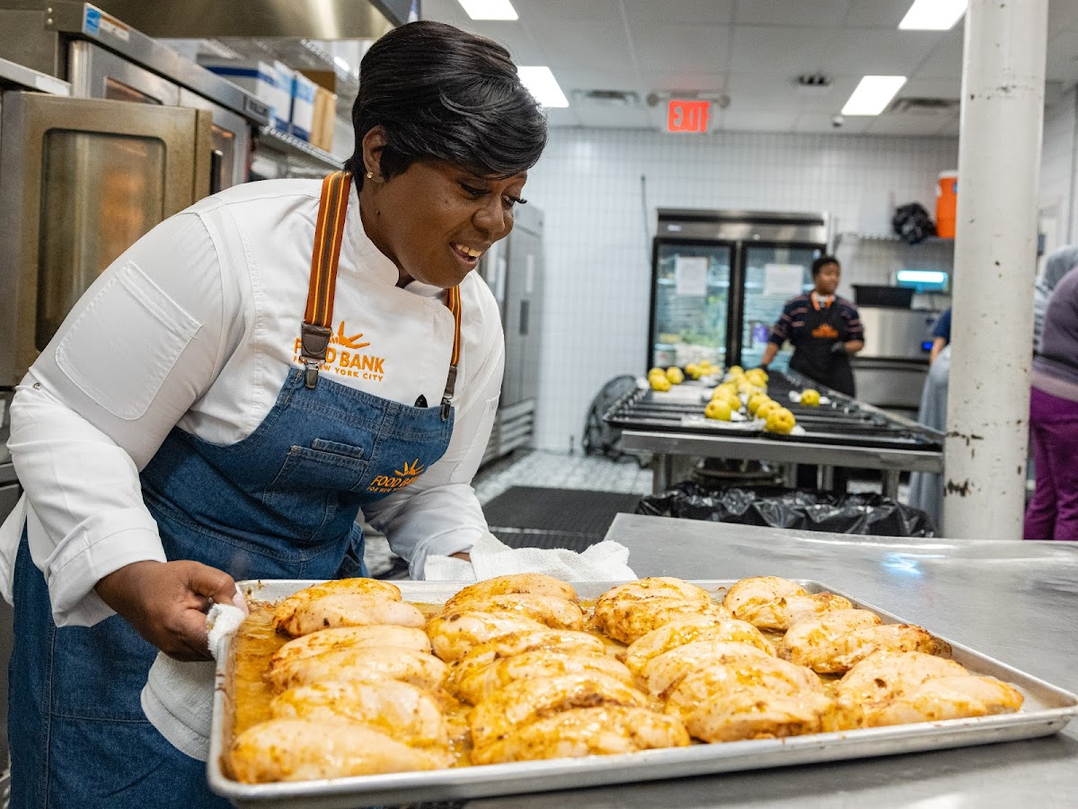 Community Kitchen - Photo 2