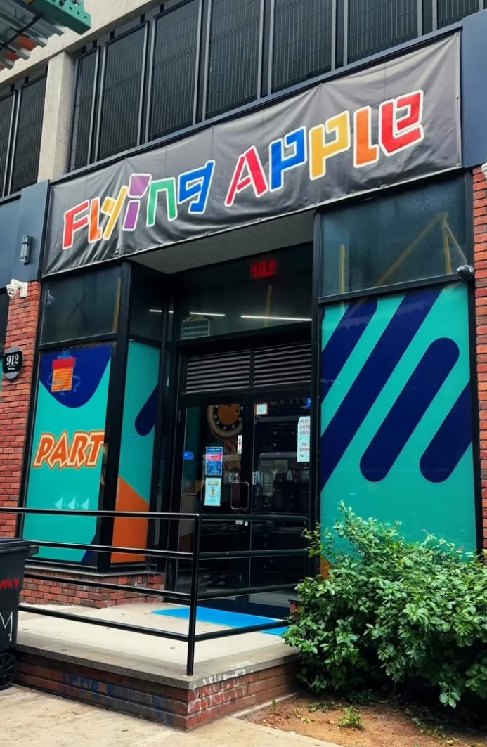 Flying Apple NY - Photo 9