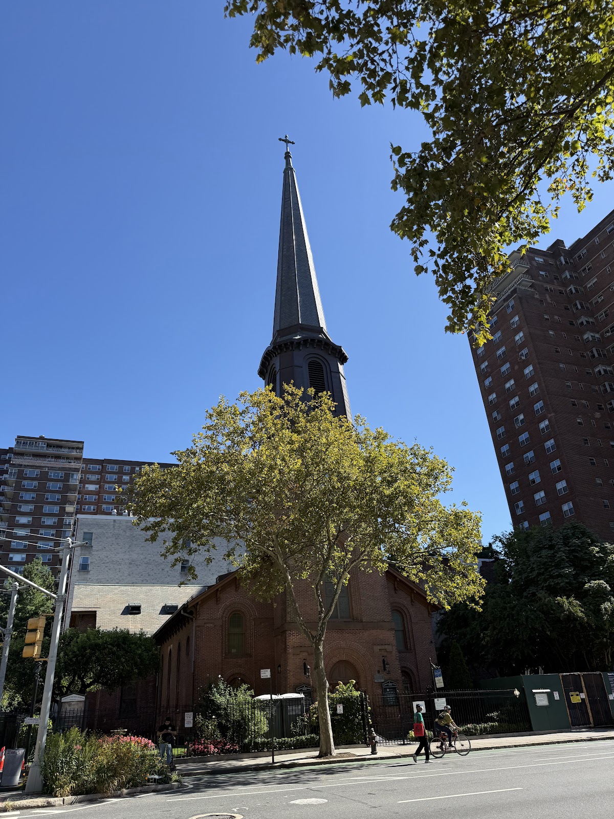 Holy Apostles Soup Kitchen - Photo 2