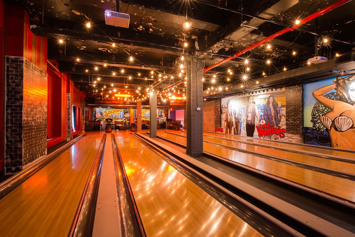 Lucky Strike Times Square - Photo 3