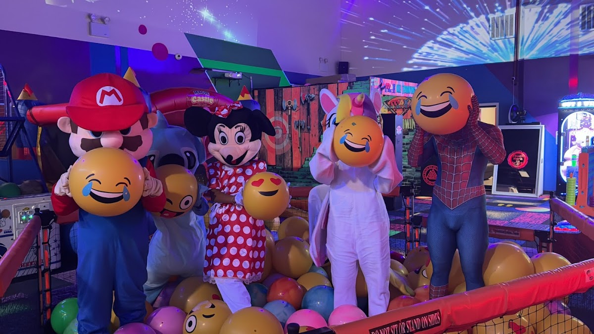 Max Adventures Kids Birthday Party Place - Photo 1