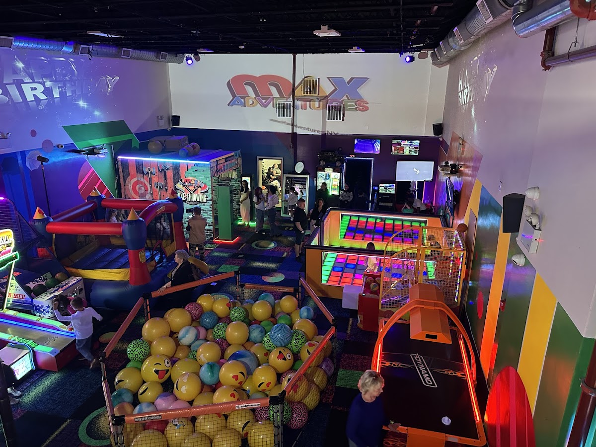 Max Adventures Kids Birthday Party Place - Photo 3