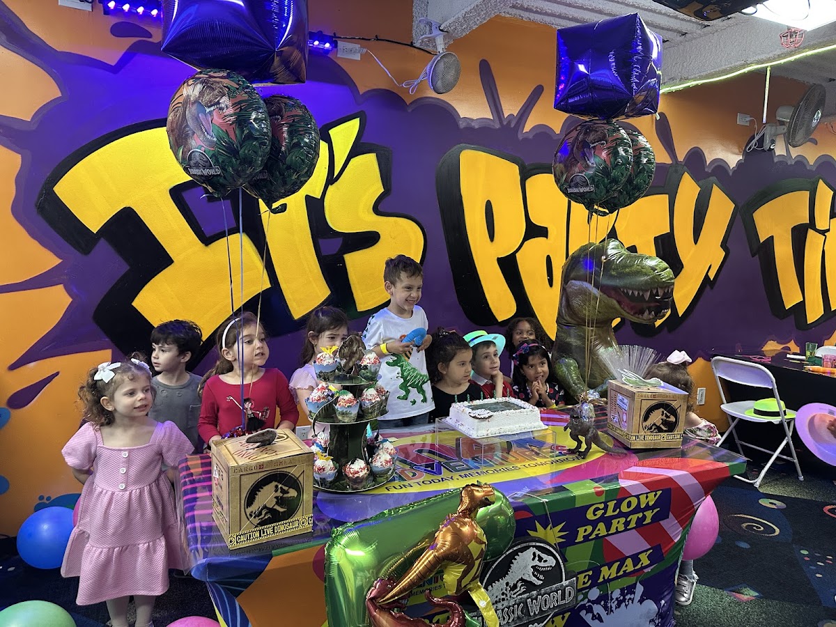 Max Adventures Kids Birthday Party Place - Photo 6