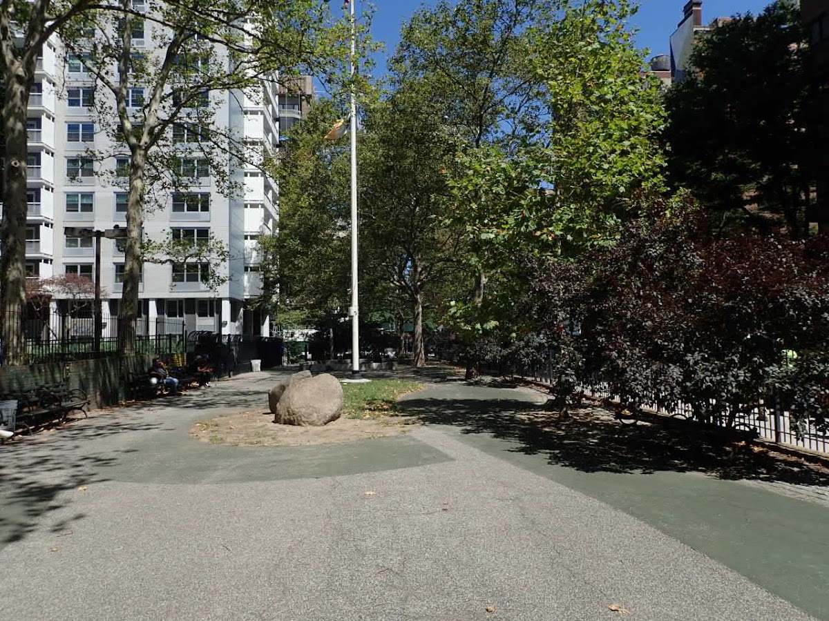 Mercer Playground - Photo 2