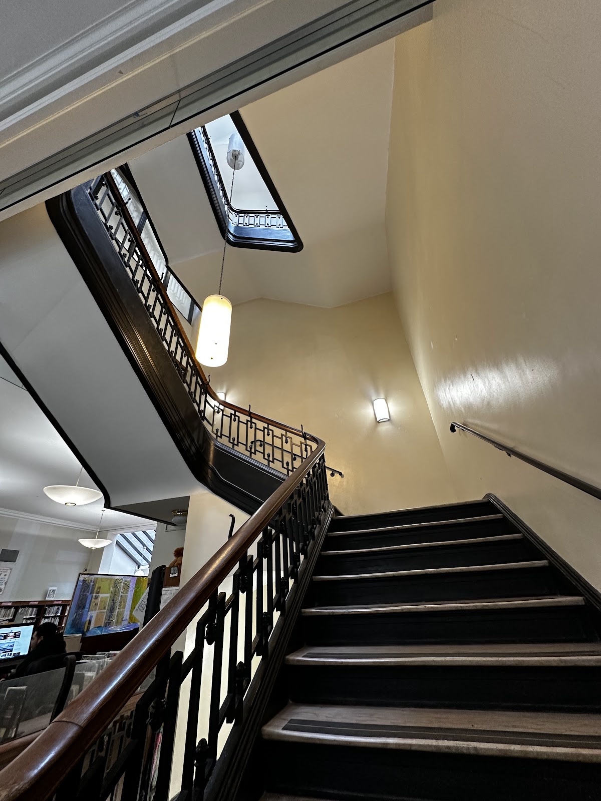 St. Agnes Library - Photo 4