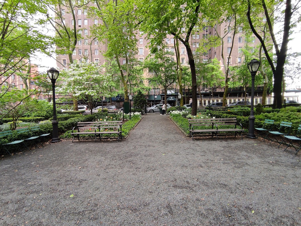 Tudor City Greens - Photo 1