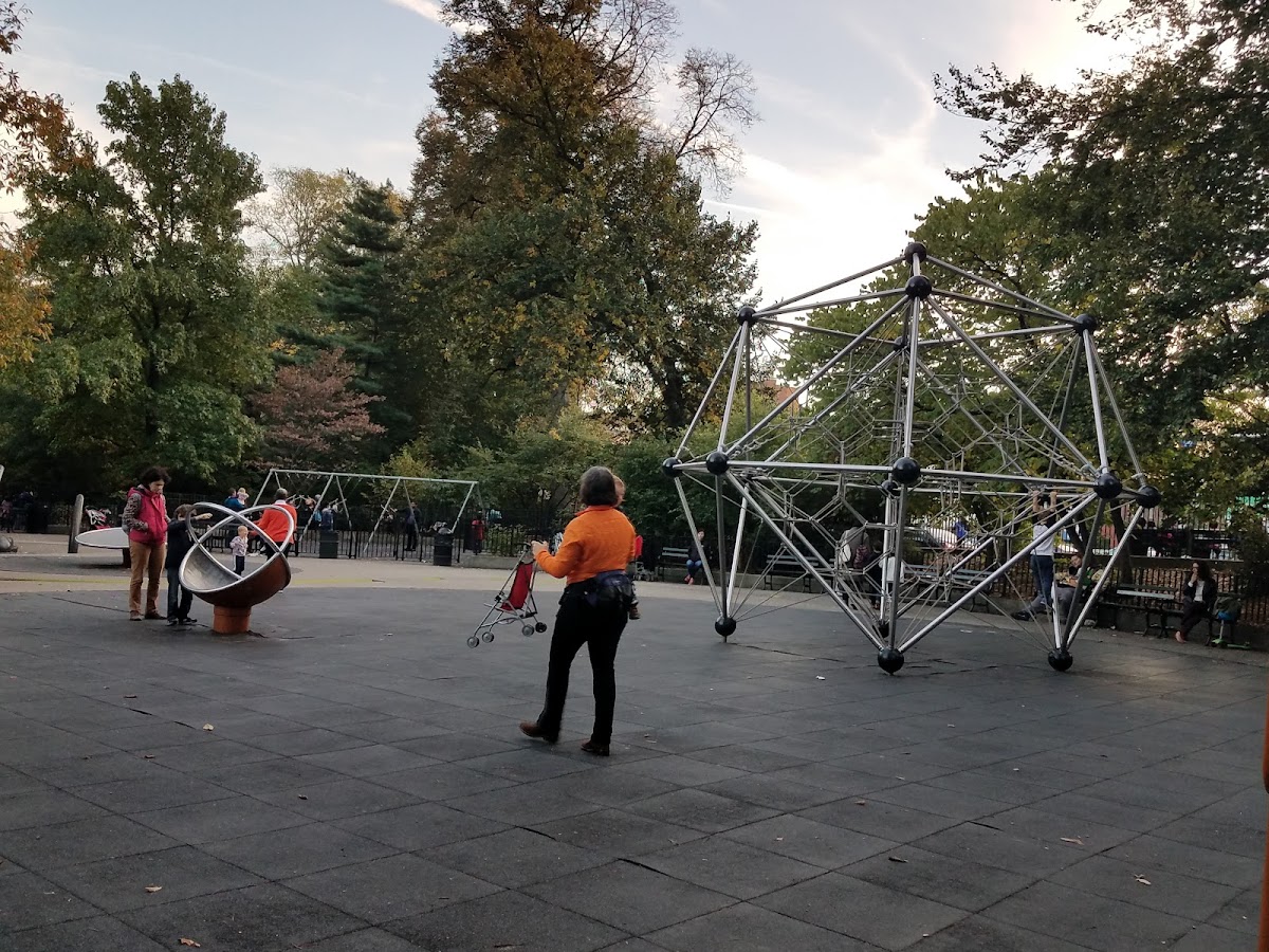 Vanderbilt Playground - Photo 2