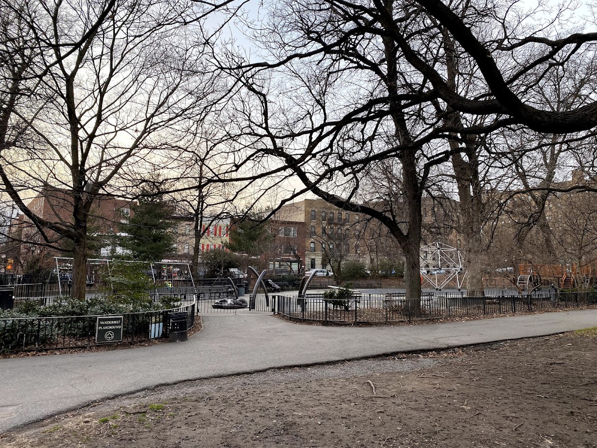 Vanderbilt Playground - Photo 9