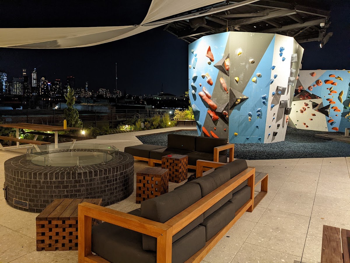 VITAL Climbing Gym - Brooklyn - Photo 8