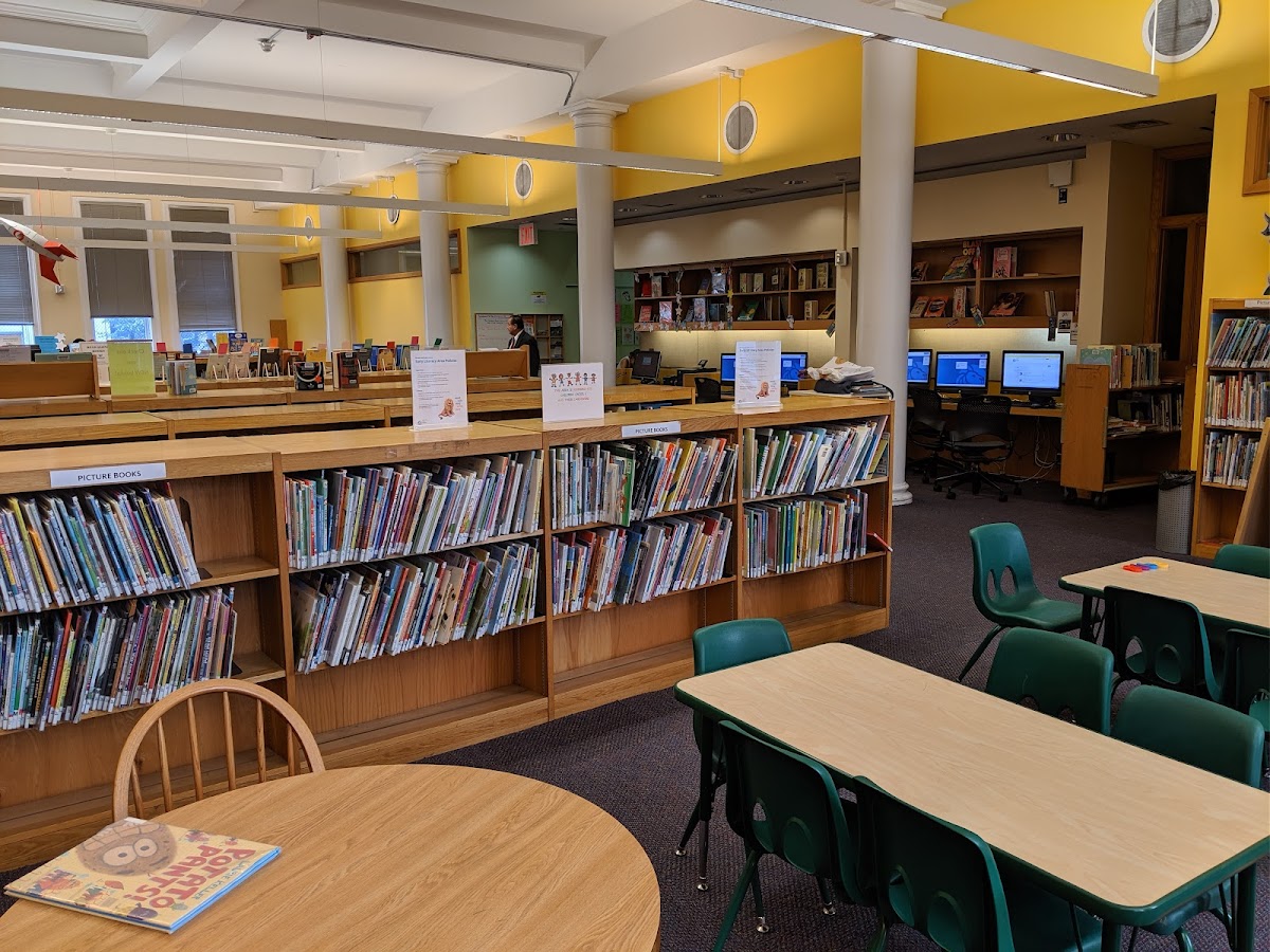 Yorkville Library - Photo 2
