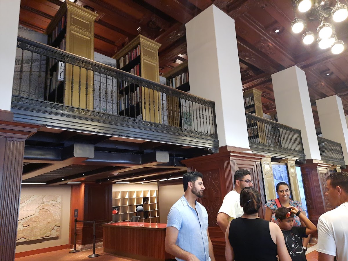 Yorkville Library - Photo 4